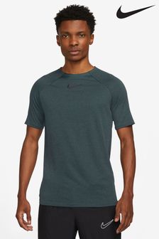 Green outlet nike shirts