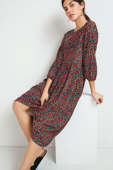 Robe mi-longue à volants superposés