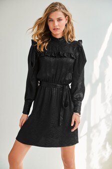 Robe en satin à motif jacquard avec ceinture et volants