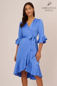 Niebieska satynowa sukienka Adrianna Papell o kroju kopertowym (781317) | 532 zł