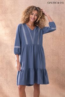 Синее трикотажное платье с вышивкой и V-образным вырезом Celtic & Co. (833198) | €78