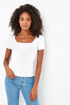 Haut à mancherons et encolure carrée