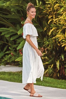 Robe brodée à épaule dénudée