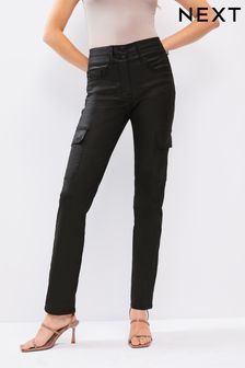 Powlekane jeansy utility o dopasowanym kroju z kieszeniami typu bojówki, stylowo-kształtujące (914327) | 120 zł
