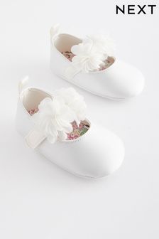 أبيض - حذاء مناسبات بكورساج ورد للبيبي (0-24 شهرًا) (918909) | 5 ر.ع
