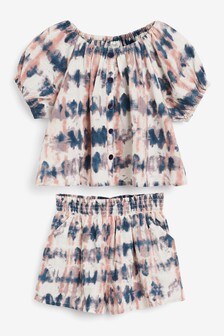 חולצת טי ומכנסיים קצרים עם הדפס (גילאי 3 עד 16)