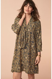 Robe avec lien à nouer à l'encolure
