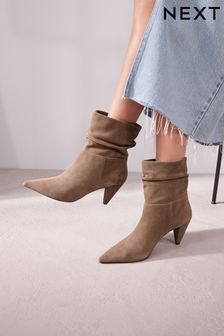Бежево-коричневый - Замшевые ботинки с эластичным поясом Forever Comfort® (961048) | €73
