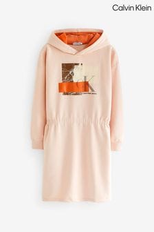 Różowa sukienka dziecięca Calvin Klein z baskinką i monogramem (970020) | 267 zł