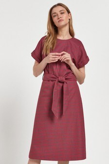 Robe mi-longue avec ceinture