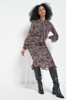 Robe mi-longue avec lien à l'encolure