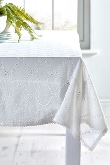 White Broderie Anglaise Table Cloth (A19091) | 980 UAH - 1,260 UAH