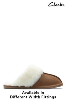 Clarks deals sale slippers