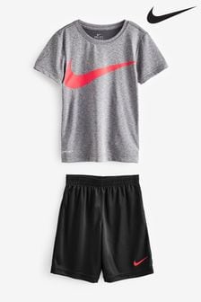 Nike Little Kids Performance Set mit T-Shirt und Shorts, Grau (A43092) | 43 €
