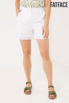 מכנסיים קצרים של Fatface דגם Agnes בלבן עם עיטור מחורר (A43326) | ‏210 ₪