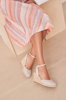 Kostno bela - Tkani usnjeni sandali s polno peto in zaponko Forever Comfort® (A71131) | €23
