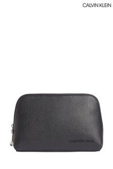 Черная косметичка в минималистском стиле с монограммой Calvin Klein (A81666) | €67