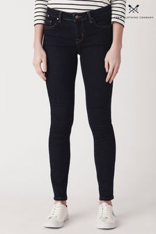 Bawełniane jeansy w kolorze indygo Crew Clothing o obcisłym kroju (A93565) | 205 zł