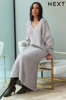 Neutral Mole Relaxed Fit Soft Touch V-Neck Knitted Jumper (B05033) | 225 zł