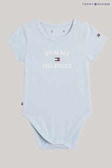 لباس قطعة واحدة أزرق بشعار للبيبي من Tommy Hilfiger (B34945) | 122 د.إ