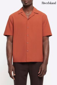 Красный - Рубашка из ткани сирсакер с короткими рукавами и отложным воротником River Island (B60452) | €40