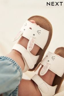  (C04249) | €11 Biela so zajačikom - Dojčenské sandále (0 – 18 mesiacov)