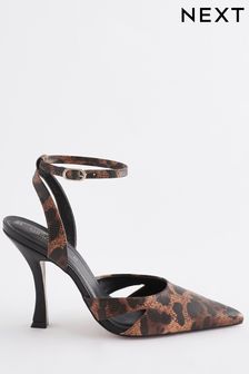 Camel Brown Signature Leather Point Toe Cut-Out Detail Heel Shoes (C04810) | 79 €