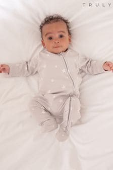 Costum întreg pentru bebeluși fără guler cu model stele Truly gri (C05277) | 119 LEI
