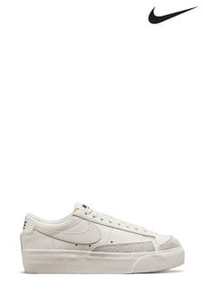 Białe tło - Niskie buty sportowe na platformie Nike Blazer (C06353) | 570 zł