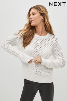 Blanco - Suéter con cuello redondo, detalle de pespuntes y botones de pedrería (C15755) | 32 €