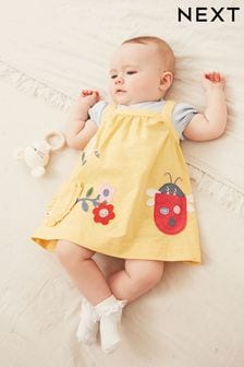 Zestaw niemowlęcy z aplikacją z jaskrawym motywem: sukienka na szelkach i body (0m-cy-2lata) (C26994) | 75 zł - 80 zł