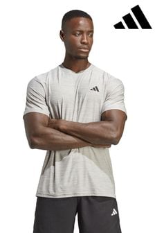Hellgrau - adidas Train Essentials Training T-Shirt mit Stretch (C73422) | 36 €