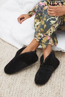 Black Super Snuggle Recycled Faux Fur Boot Slippers (C93979) | €10