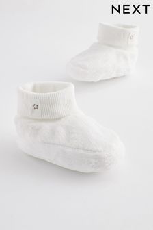 White Baby Booties (0-18mths) (D34683) | 3,380 Ft