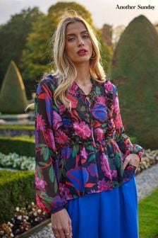 Różowa bluzka Another Sunday z długim rękawem i kwiatowym wzorem i falbaną z przodu (D56708) | 225 zł