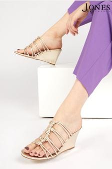 حذاء بكعب وتد جلد ذهبي Laurella من Jones Bootmaker (D60023) | 527 د.إ