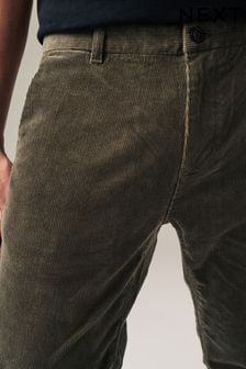 Marrone di funghi - Vestibilità attillata / Slim - Pantaloni chino in velluto a coste (D61370) | €42