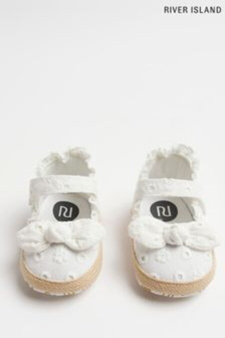 River Island Baby Mädchen Schuhe mit Lochstickerei, Weiß (D78012) | CHF 15