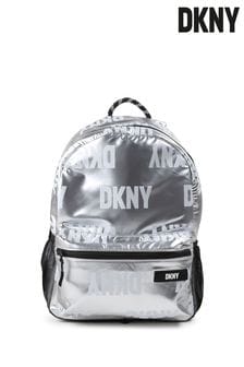 Srebrny plecak DKNY z metalicznym logo (D79525) | 485 zł
