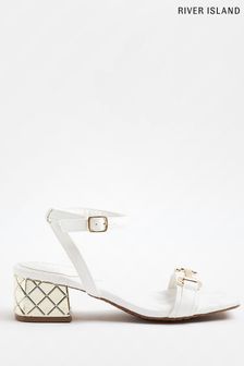 River Island Sandalen mit Blockabsatz und Metallverzierung, Weiß (D84118) | 25 €