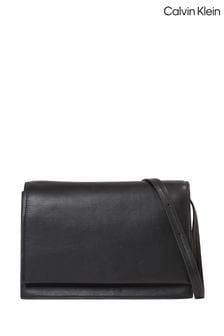 Schwarz - Calvin Klein Linear Shoulder Bag (E24415) | 199 €