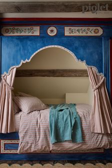 Girls Piglet In Bed Next Luxembourg