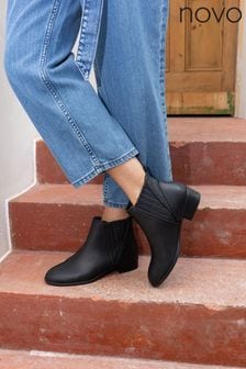 Flat chelsea boots women store