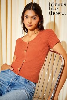 Friends Like These Red Rust Short Sleeve Scoop Neck Ribbed Button Top (K30800) | €14