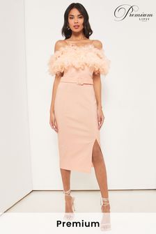 Tělová barva - Luxusní šaty Lipsy S páskem bardotový, bardot výstřih peříčky (K33350) | 3 760 Kč