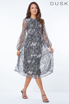 Warstwowa sukienka midi Dusk z metalicznym wykończeniem i zwierzęcym nadrukiem (K34205) | 150 zł