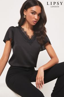 Negro - Camiseta de manga corta de satén con cuello de pico y ribete de encaje de Lipsy (K41586) | 37 €