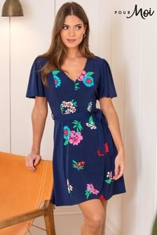 Blau mit floralem Muster - Pour Moi Priya Slinky Jersey-Panel-Kleid mit kurzen Ärmeln​​​​​​​ (K53524) | 35 €