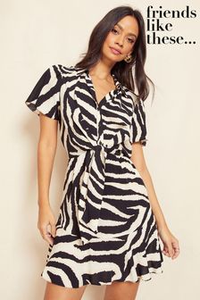 Noir/blanc - Des amis comme ces robes chemises d’été imprimées à manches courtes et à ceinture (K53846) | €17
