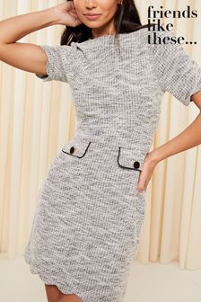 Friends Like These Black/White Short Scallop Sleeve Shift Dress (K65908) | kr597